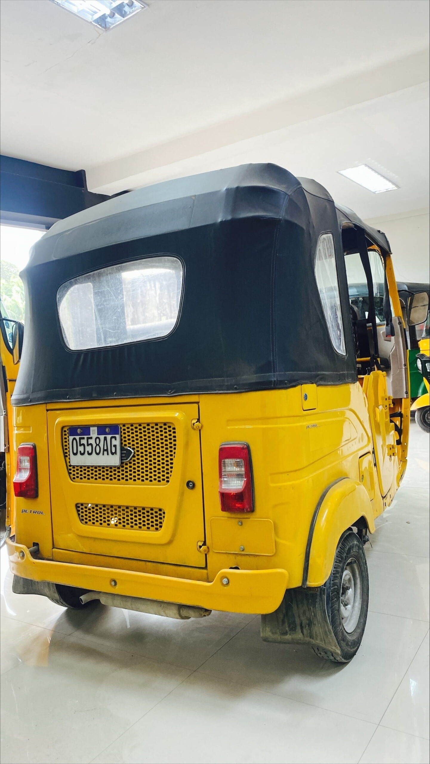 BAJAJ RE FL (06483) - Image 2
